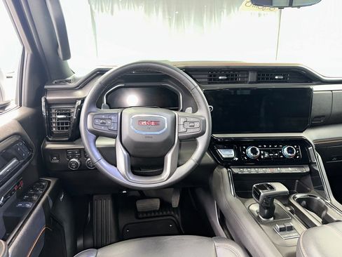 Used 2024 GMC Sierra 1500 AT4 w/ Technology Package AWD/4WD image 2