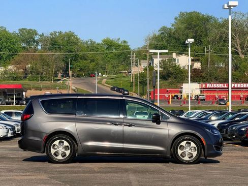 Used 2018 Chrysler Pacifica Touring Plus FWD image 6