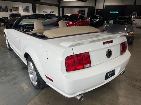 Used 2009 Ford Mustang GT Premium RWD image 10