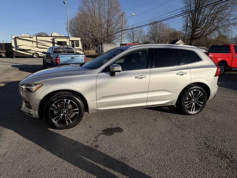 Used 2019 Volvo XC60 T5 Momentum w/ Multimedia Package image 2