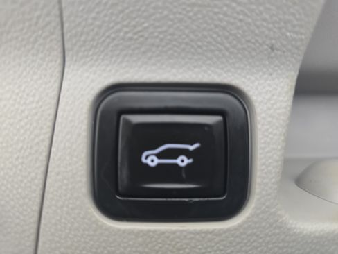 Used 2020 GMC Acadia SLT FWD image 14