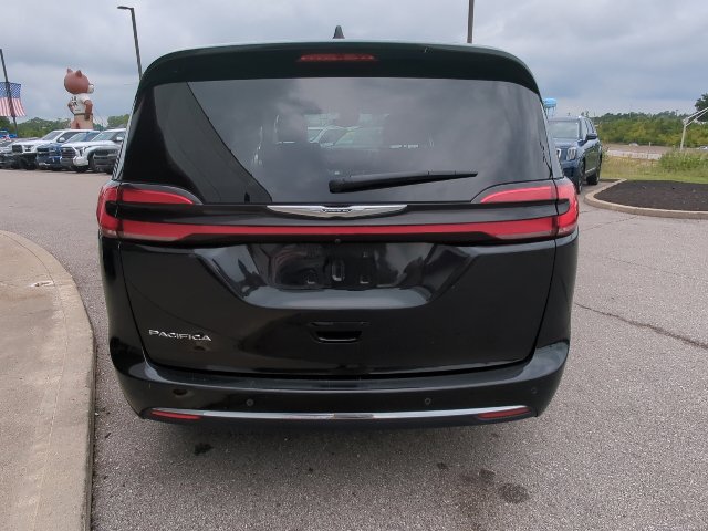 Used 2023 Chrysler Pacifica Touring-L FWD image 30