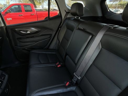 Used 2024 GMC Terrain SLT image 25