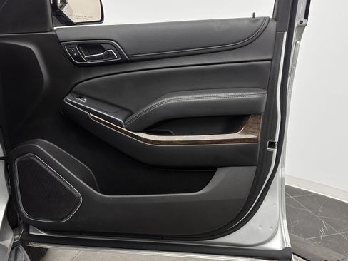 Used 2019 Chevrolet Suburban LT image 33