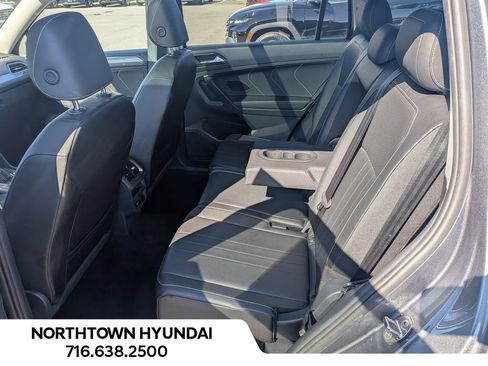 Used 2022 Volkswagen Tiguan SE image 30