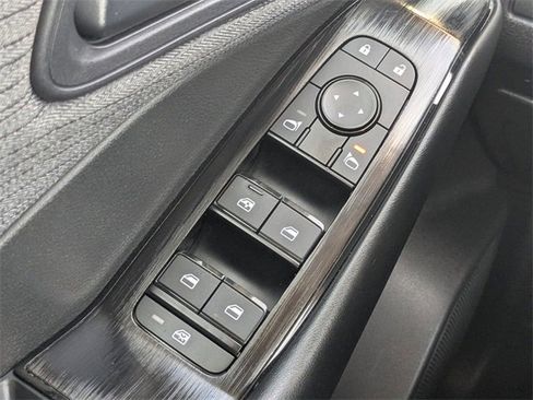 Used 2023 Nissan Rogue S image 24