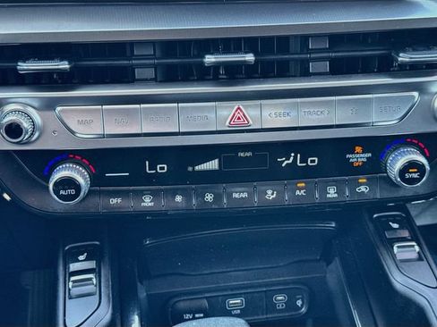 Used 2024 Kia Telluride S FWD image 16