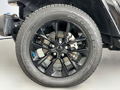 Used 2022 Jeep Wrangler Sahara image 11