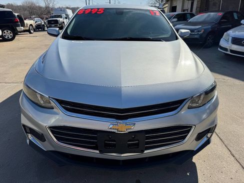 Used 2017 Chevrolet Malibu LT image 2