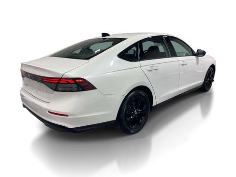 Used 2025 Honda Accord SE image 4