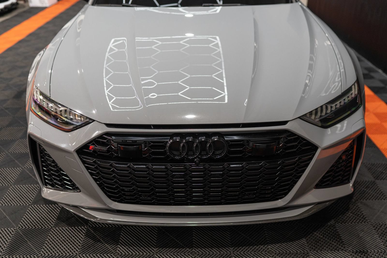 Used 2021 Audi RS 6 w/ Carbon Optic Package AWD/4WD image 3