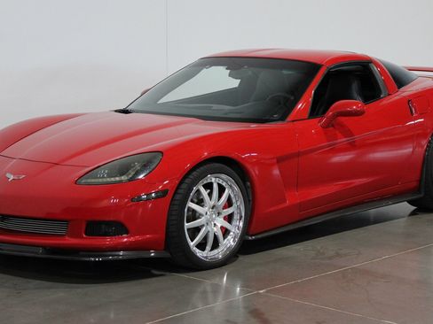 Used 2005 Chevrolet Corvette Coupe w/ Preferred Equipment Group RWD image 31