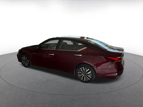 Used 2025 Nissan Altima 2.5 SV FWD image 16