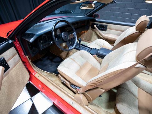 Used 1989 Chevrolet Camaro IROC-Z image 3