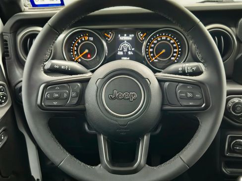 Used 2023 Jeep Gladiator Sport AWD/4WD image 19
