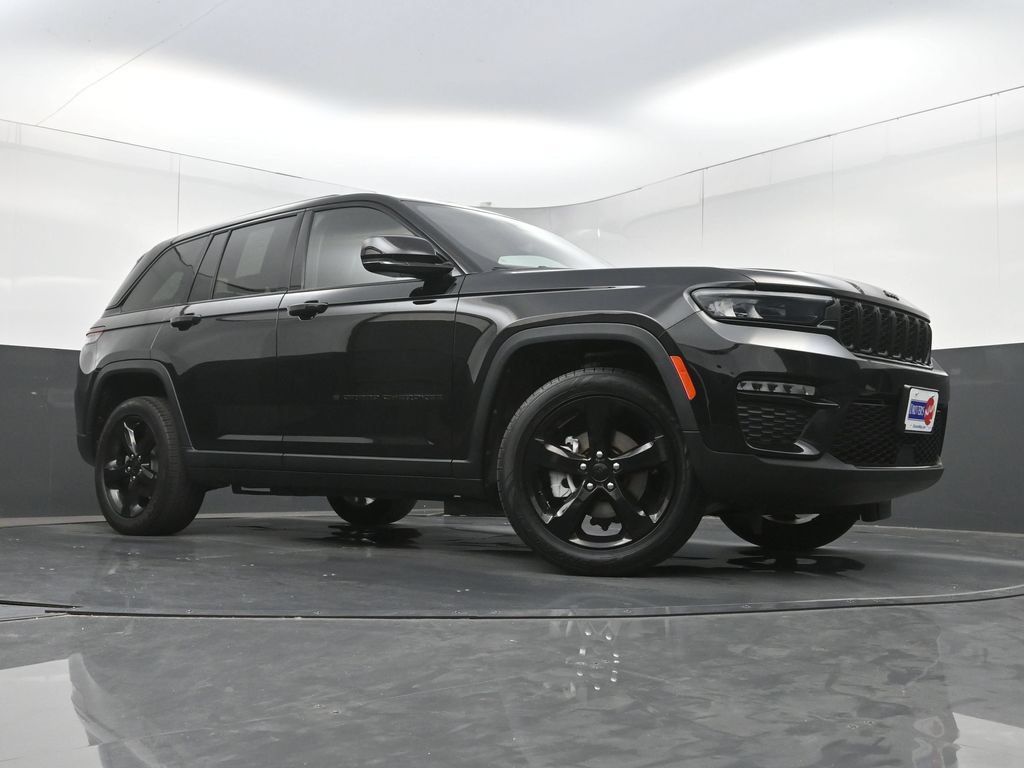 Used 2023 Jeep Grand Cherokee Limited w/ Black Appearance Package AWD/4WD image 28