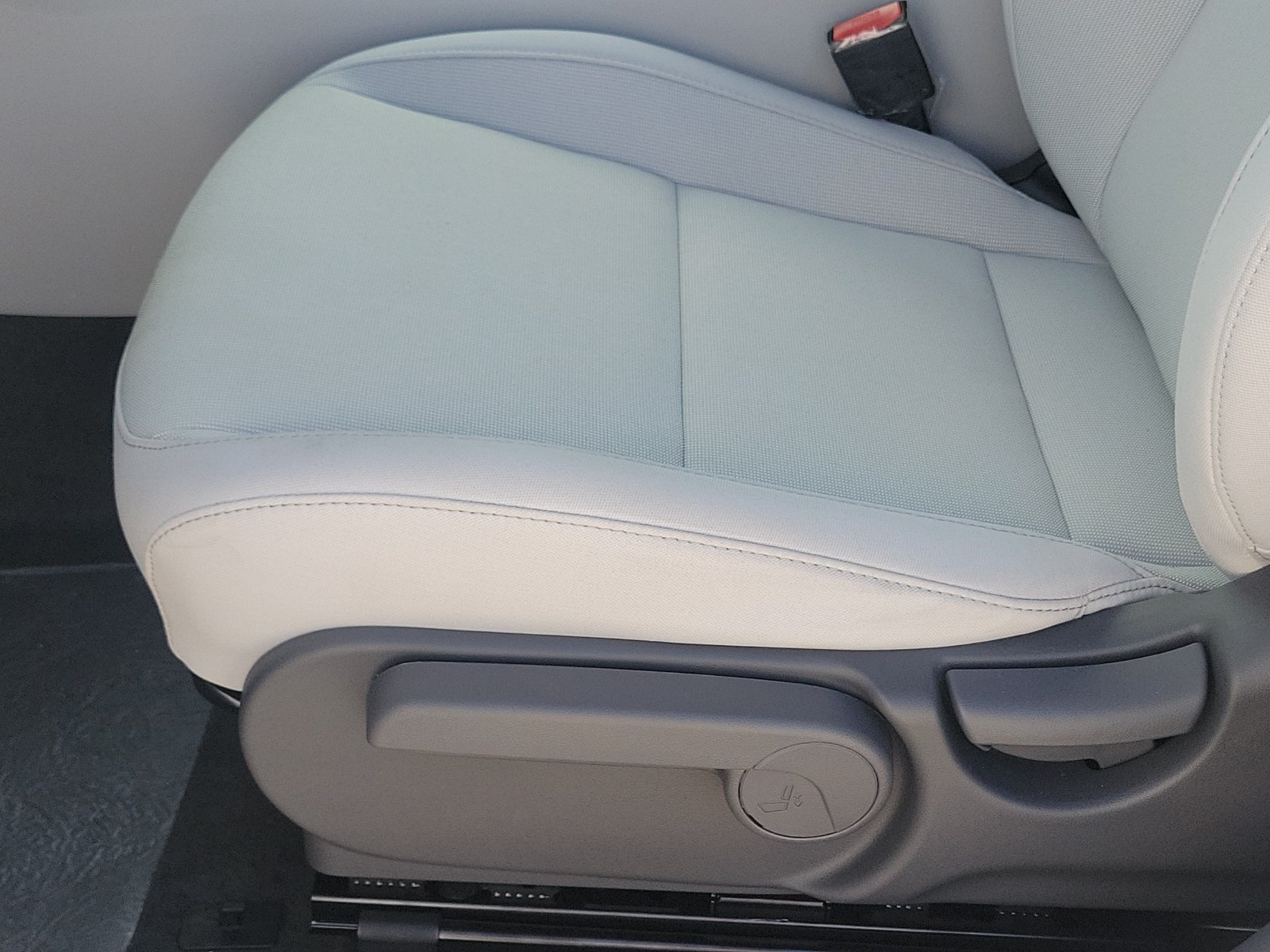 New 2027 Hyundai Kona SEL Sport FWD image 16