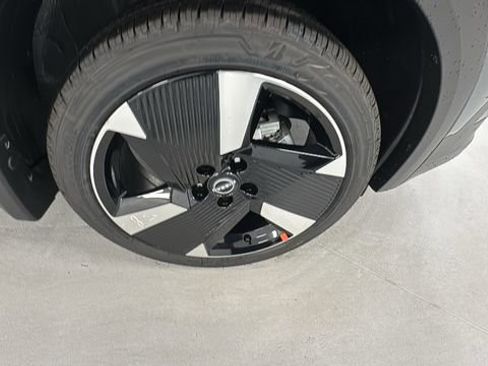New 2026 Nissan Kicks SR w/ Cold Weather Package AWD/4WD image 9