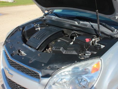 Used 2010 Chevrolet Equinox LT AWD/4WD image 48