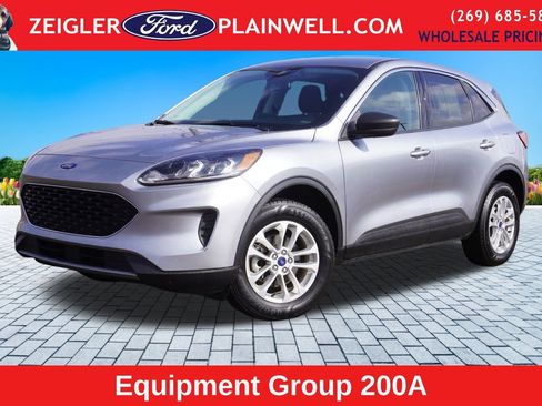 Used 2022 Ford Escape SE w/ Cold Weather Package image 1