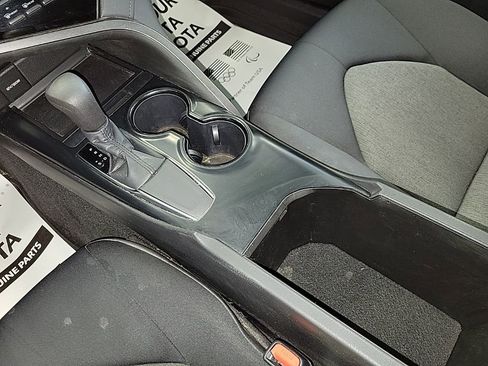Used 2019 Toyota Camry LE image 9