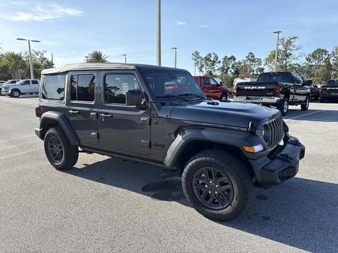Used 2025 Jeep Wrangler Unlimited Sport AWD/4WD image 1