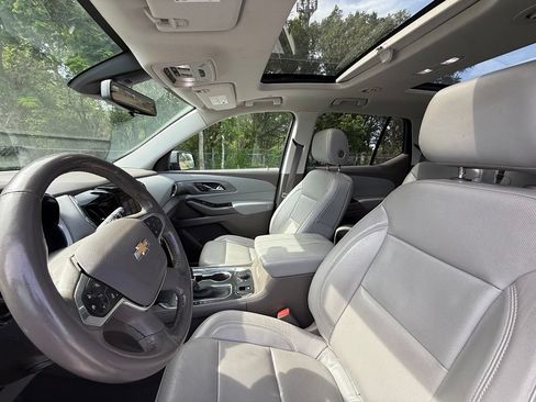 Used 2018 Chevrolet Traverse Premier w/ Driver Confidence II Package FWD image 17