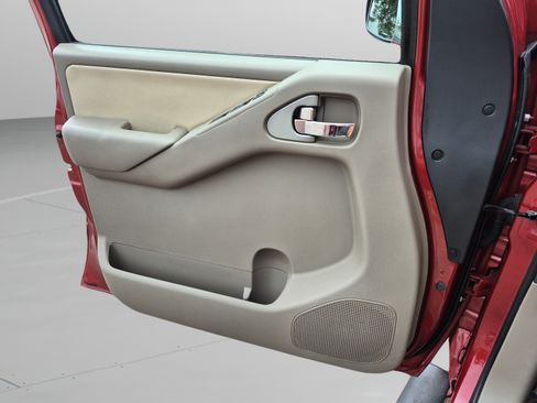 Used 2014 Nissan Frontier SL RWD image 22