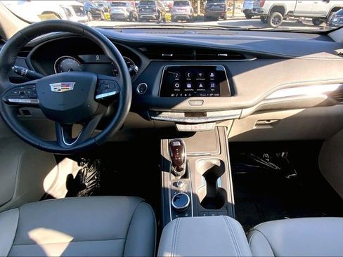 Used 2023 Cadillac XT4 Luxury w/ Cold Weather Package image 15