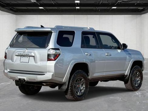 Used 2016 Toyota 4Runner SR5 AWD/4WD image 5