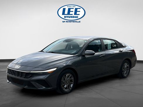 Certified 2024 Hyundai Elantra SEL image 8