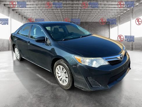Used 2014 Toyota Camry LE FWD image 3