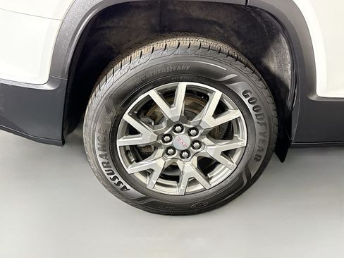 Used 2022 GMC Acadia SLE FWD image 33