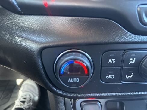 Used 2020 GMC Terrain SLT image 18