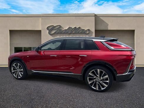 New 2026 Cadillac Lyriq Signature Luxury w/ LPO, Floor Liner Package RWD image 9