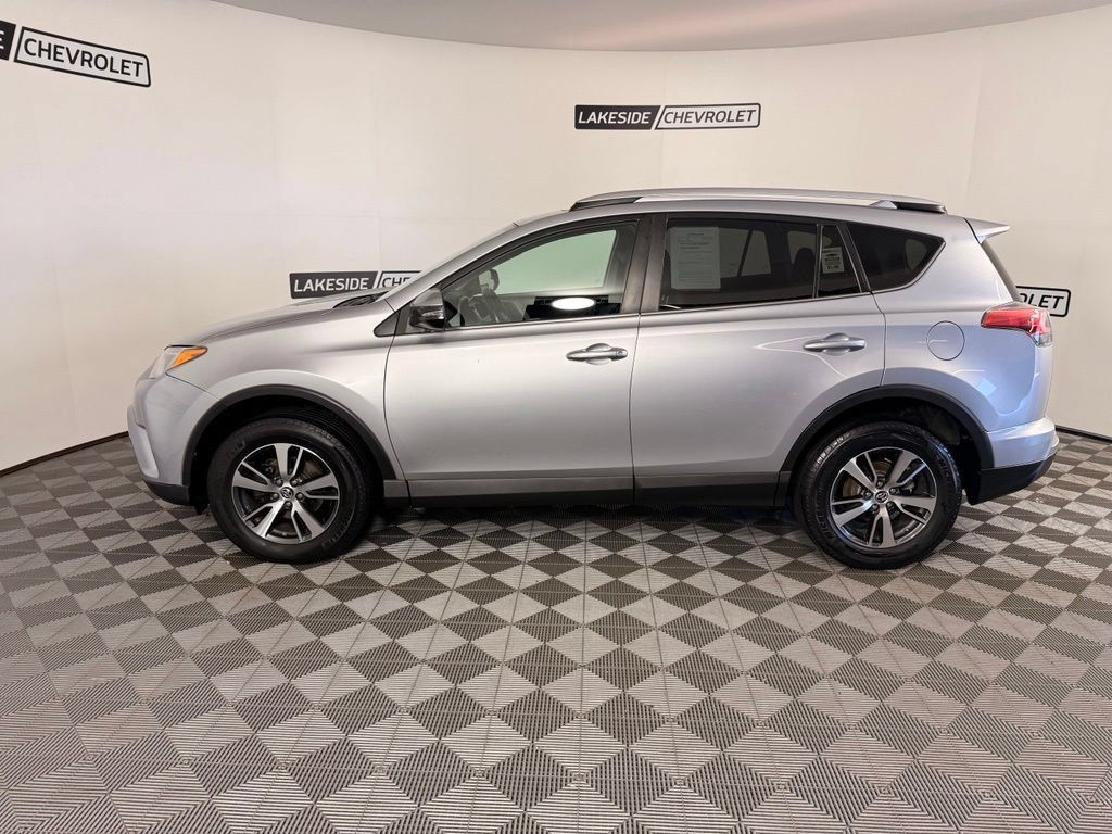 Used 2016 Toyota RAV4 XLE AWD/4WD image 3