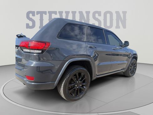 Used 2018 Jeep Grand Cherokee Altitude AWD/4WD image 8