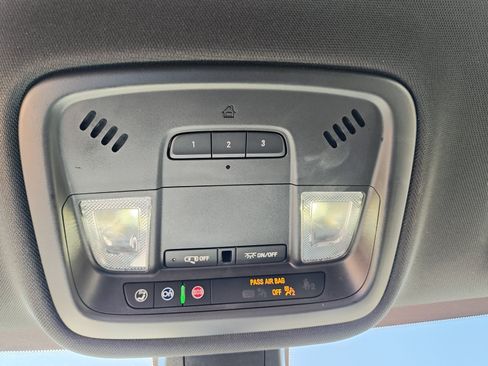 Used 2022 Chevrolet Traverse LT AWD/4WD image 22