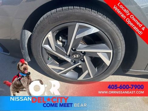 Used 2025 Hyundai Elantra Limited FWD image 9