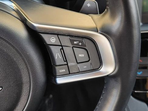 Used 2020 Jaguar F-PACE Prestige image 28