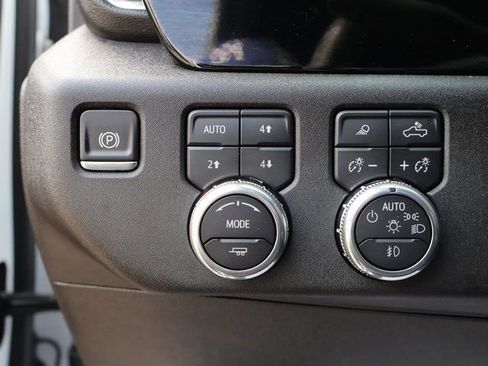Used 2025 GMC Sierra 2500 SLT AWD/4WD image 44