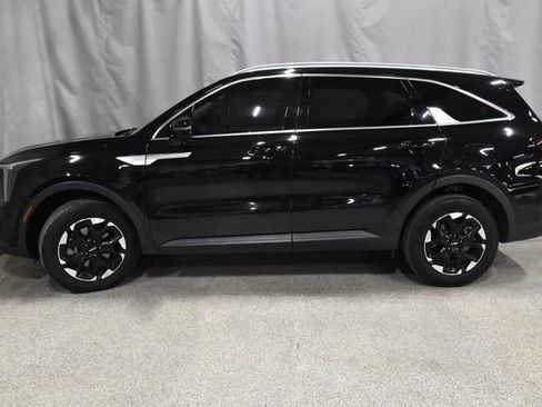 Used 2024 Kia Sorento S image 5