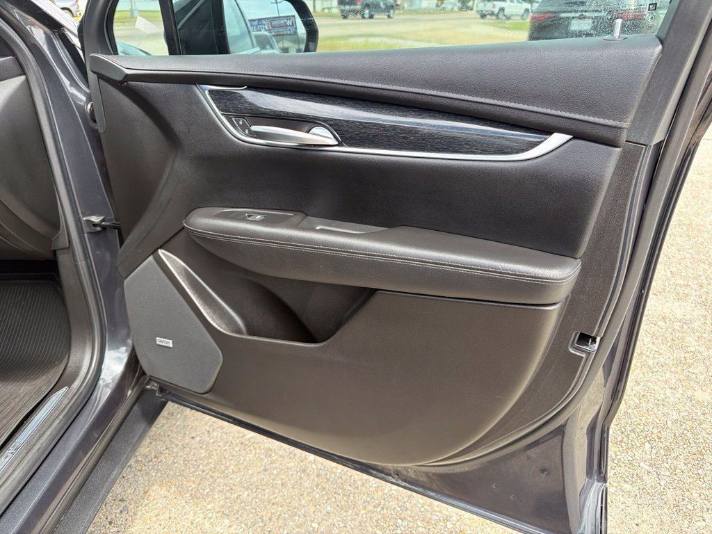 Used 2022 Cadillac XT5 Premium Luxury w/ Technology Package FWD image 17