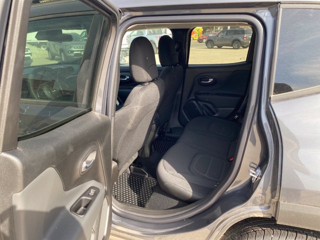Used 2022 Jeep Renegade Latitude AWD/4WD image 11