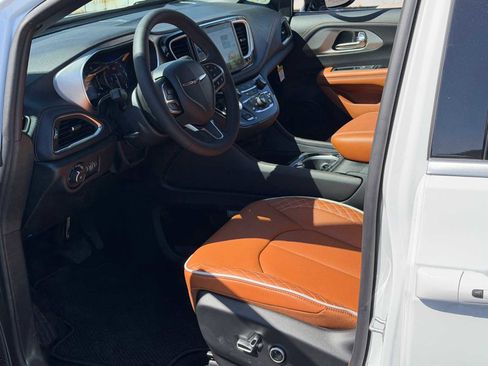 New 2026 Chrysler Pacifica Pinnacle AWD/4WD image 10