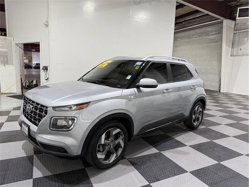 Used 2022 Hyundai Venue SEL image 10