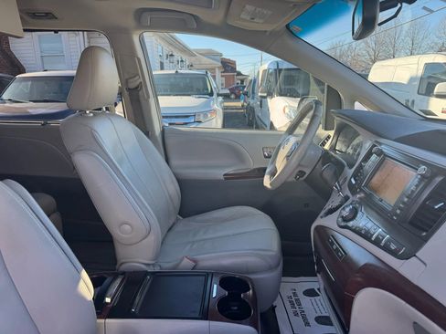 Used 2012 Toyota Sienna Limited image 74