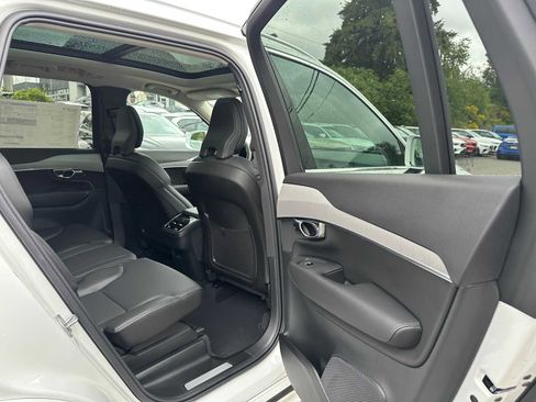 Used 2025 Volvo XC90 B5 Core image 13