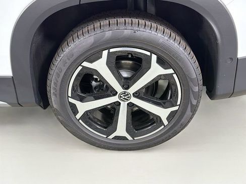 New 2026 Volkswagen Tiguan SE FWD image 30