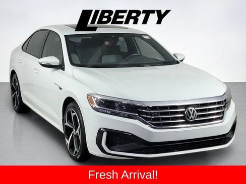 Used 2021 Volkswagen Passat 2.0T R-Line FWD image 1